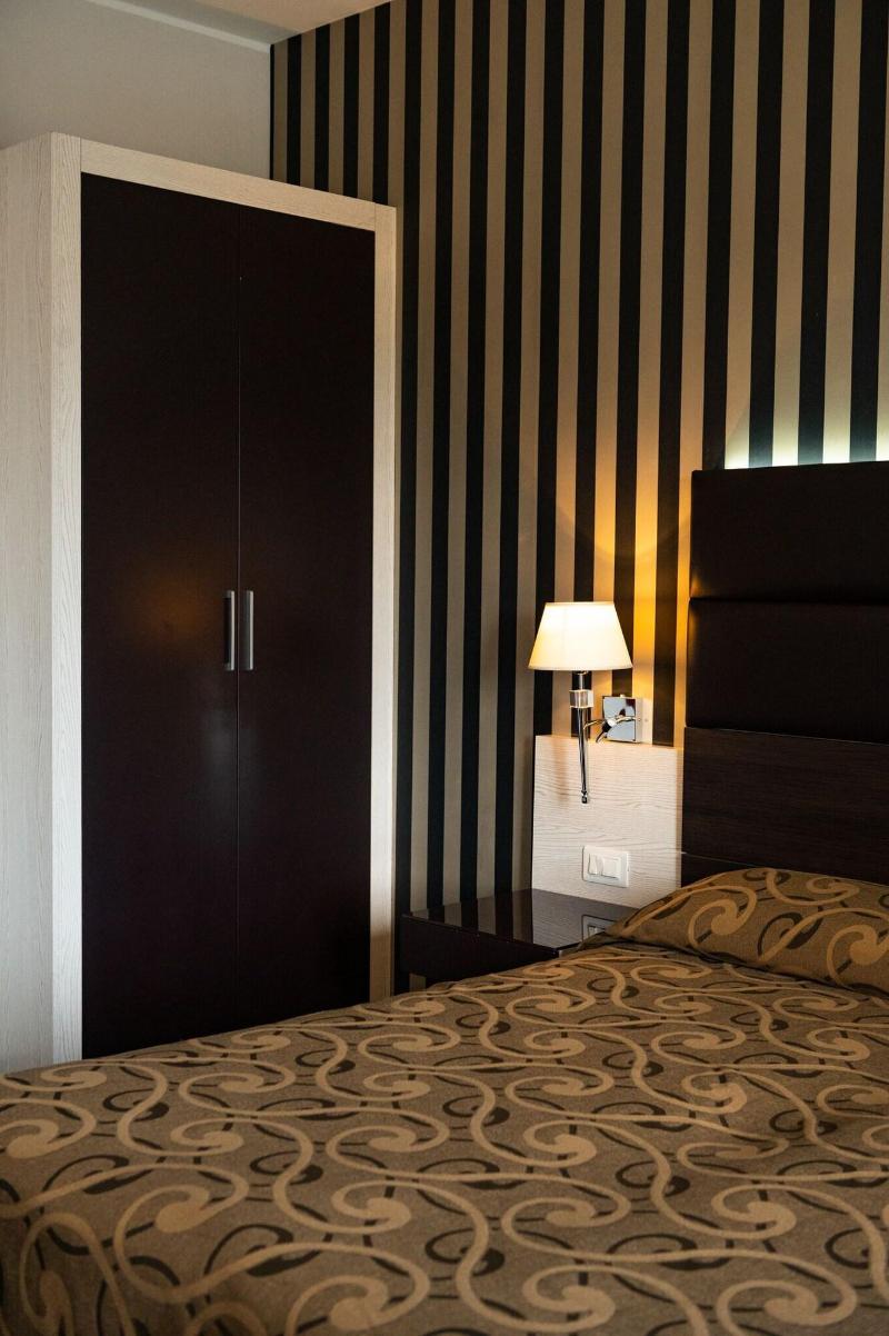 S Hotel - Oda