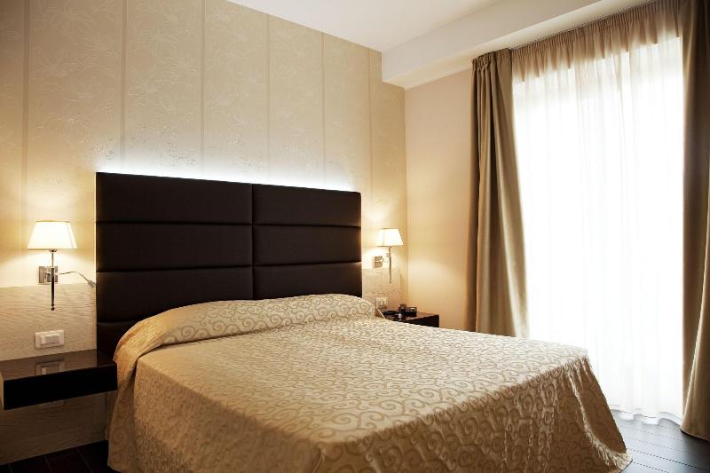 S Hotel - Oda
