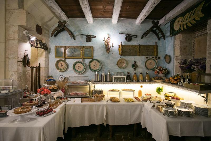 Charme Henry S House - Restoran