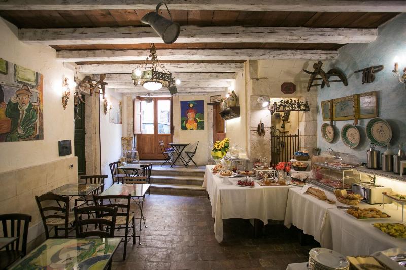 Charme Henry S House - Restoran