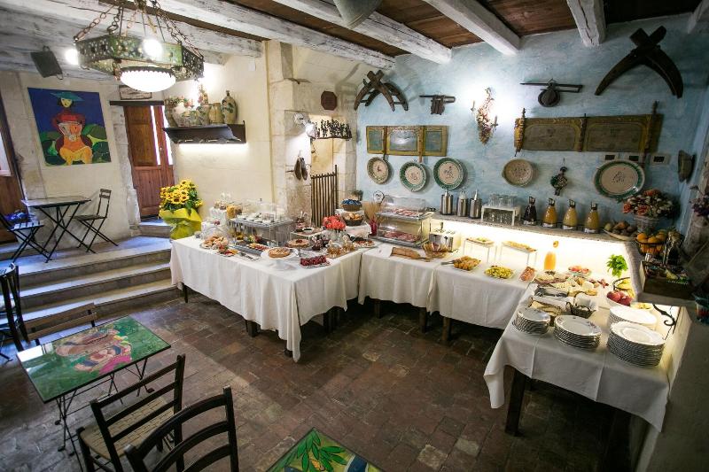 Charme Henry S House - Restoran