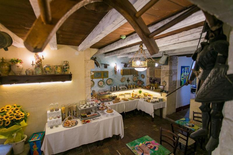 Charme Henry S House - Restoran