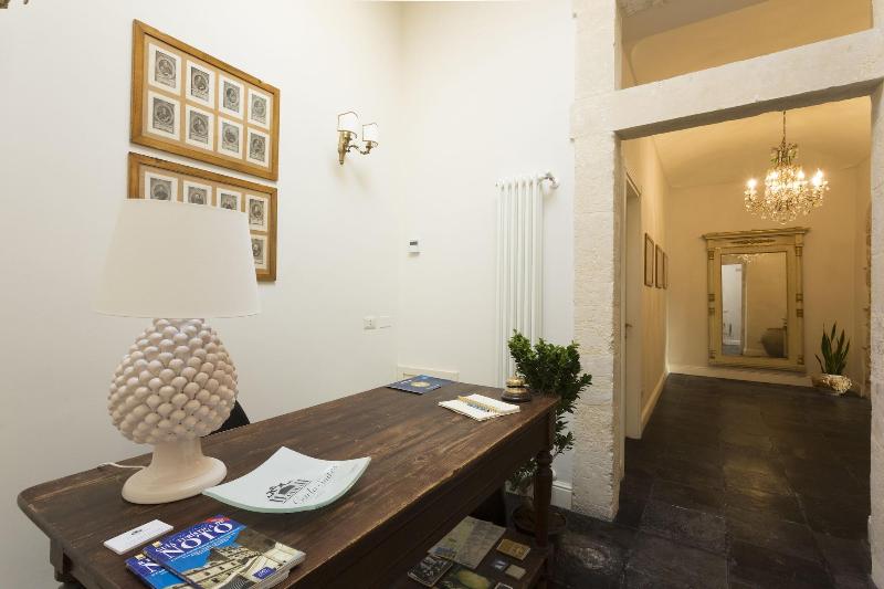San Carlo Suites - Lobi