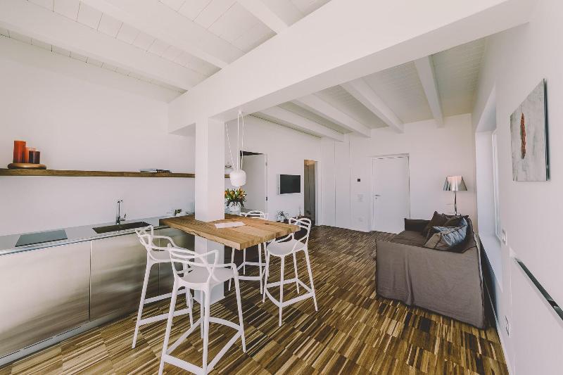 Suite 10 Home Design - Oda