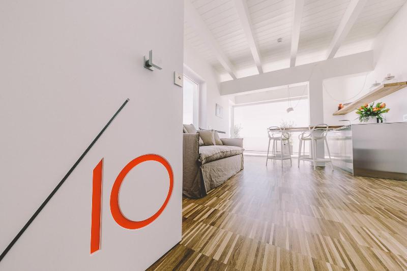 Suite 10 Home Design - Oda