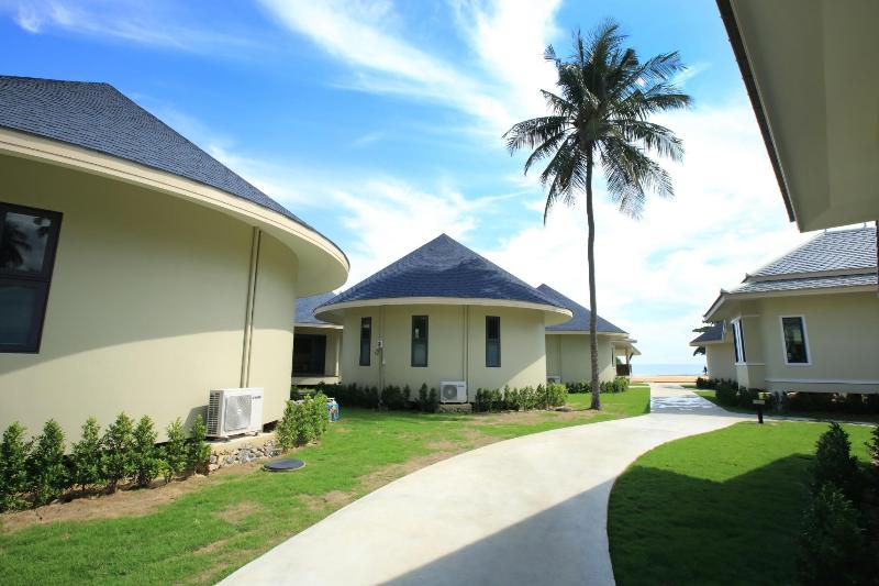 Wis Beach Khanom - Genel