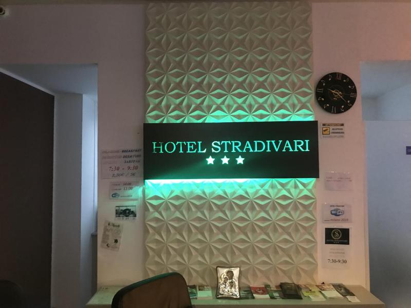 STRADIVARI - Lobi