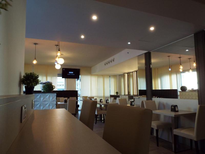 STRADIVARI - Restoran