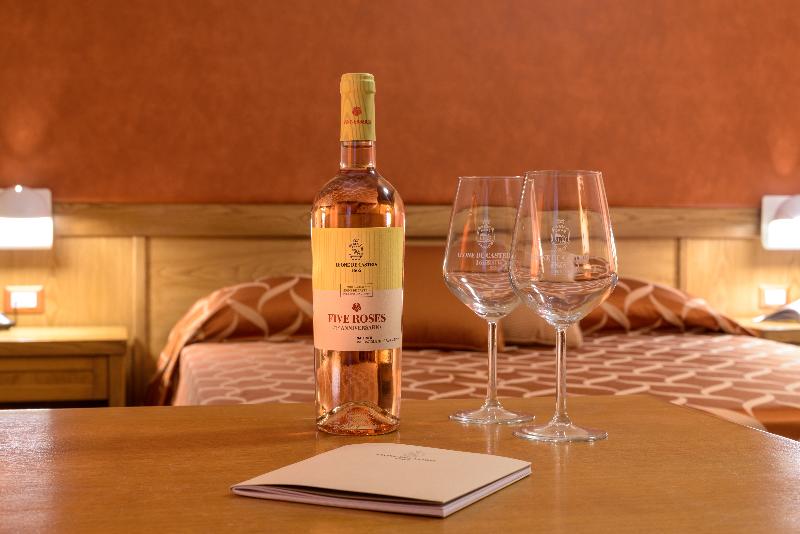 Leone De Castris Wine Hotel - Oda