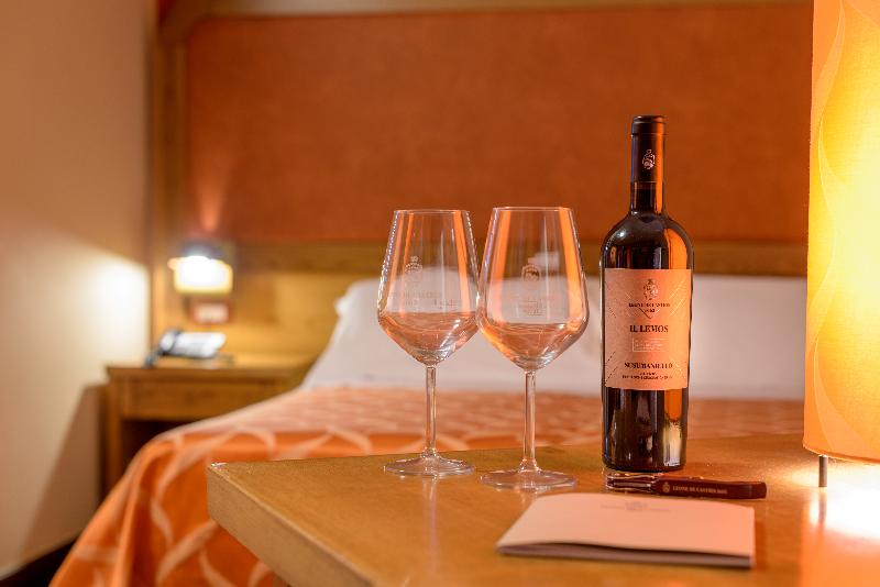 Leone De Castris Wine Hotel - Oda