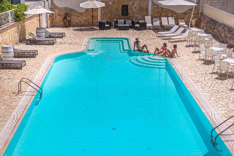 Leone De Castris Wine Hotel - Havuz