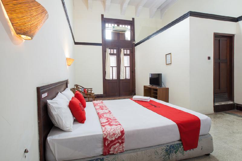 RedDoorz @ Lawang - Oda