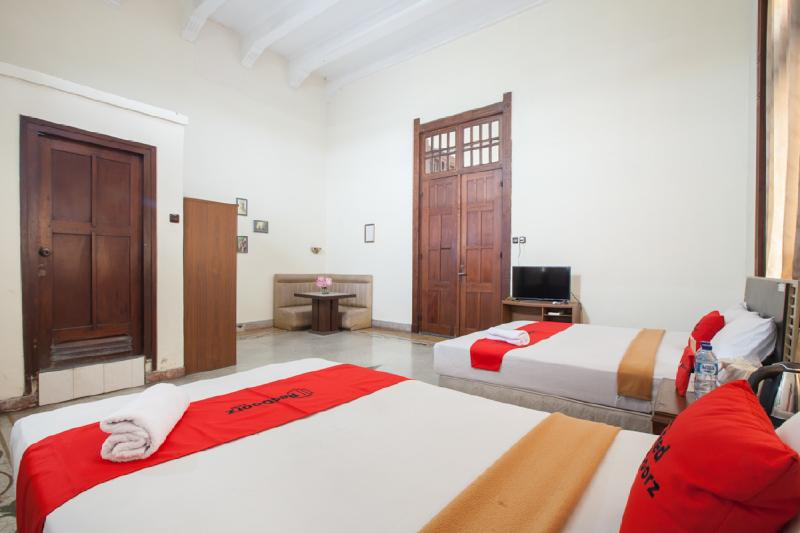 RedDoorz @ Lawang - Oda