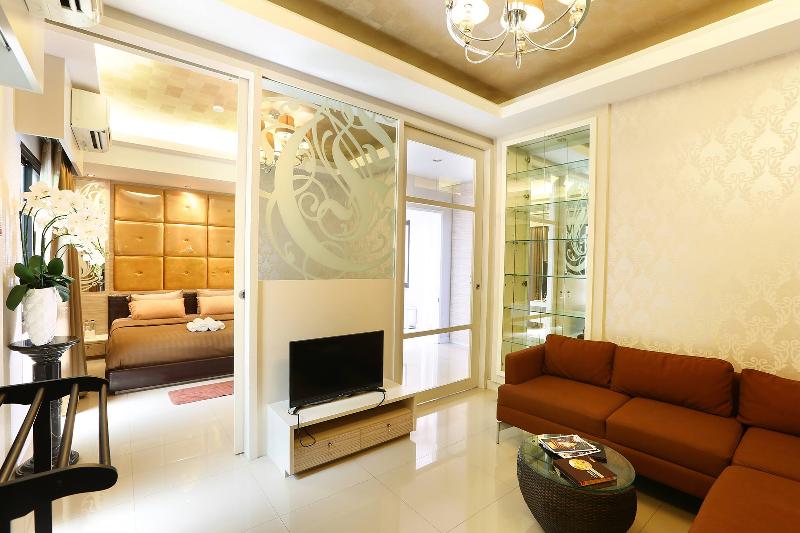 The Luxury Residence by Zuzu - Oda