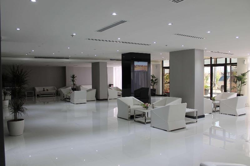 Golden Tulip Al Khobar Suites - Lobi