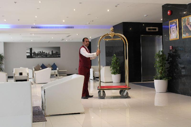Golden Tulip Al Khobar Suites - Lobi