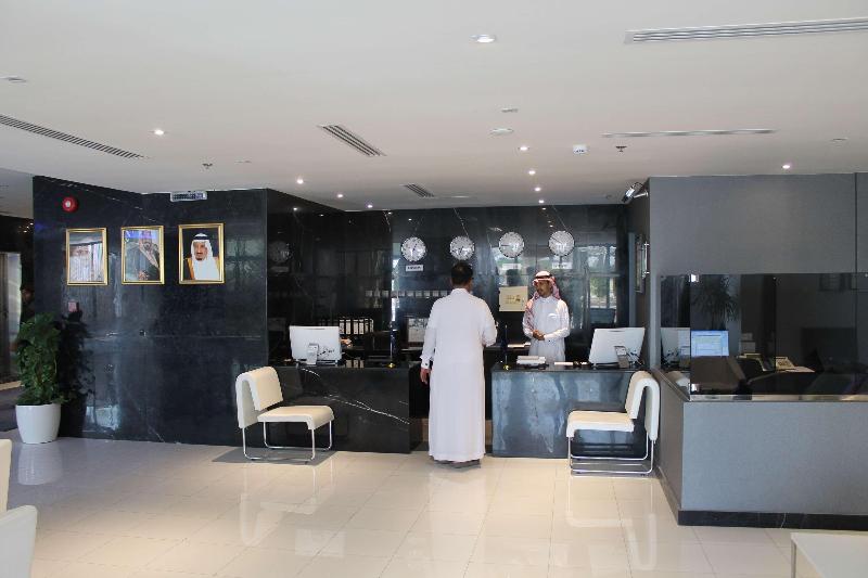 Golden Tulip Al Khobar Suites - Lobi
