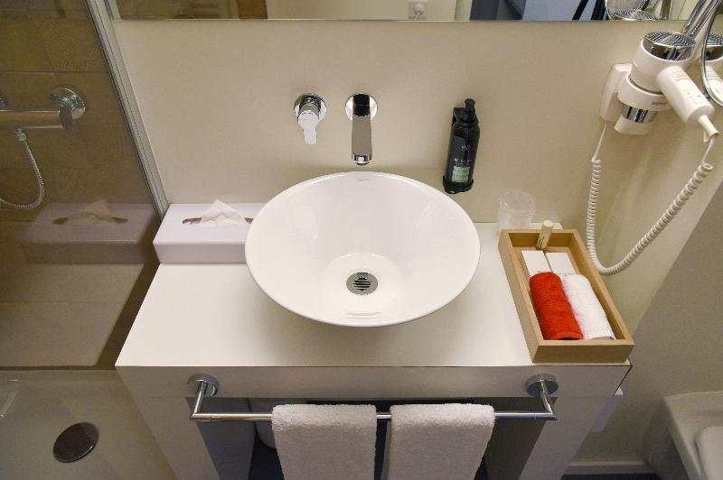 Home Swiss Hotel - Oda