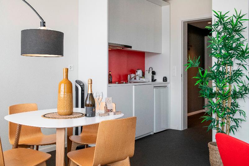 Home Swiss Hotel - Oda