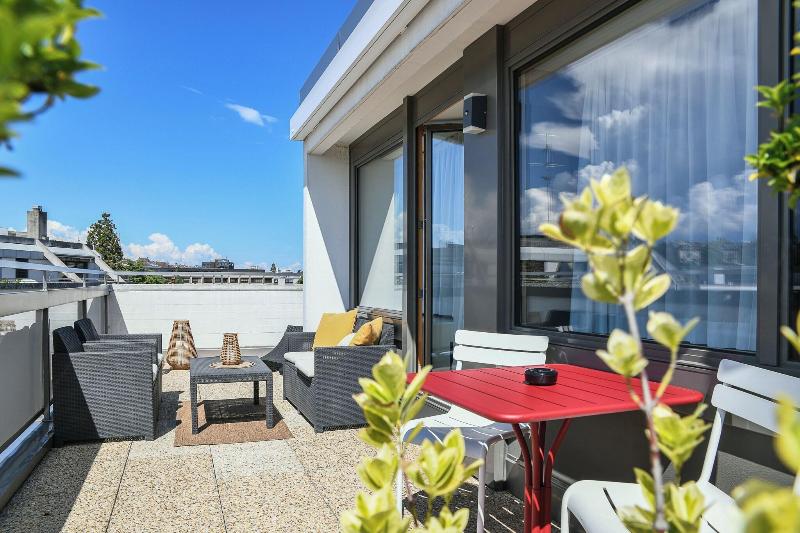 Home Swiss Hotel - Teras