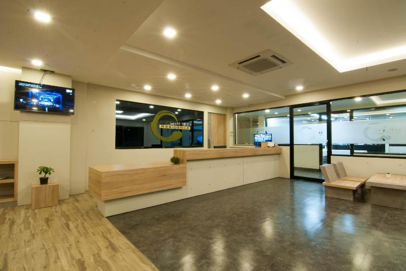 The Zenith Residence Hotel - Lobi