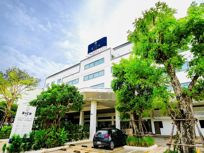 The Rich Hotel - Genel