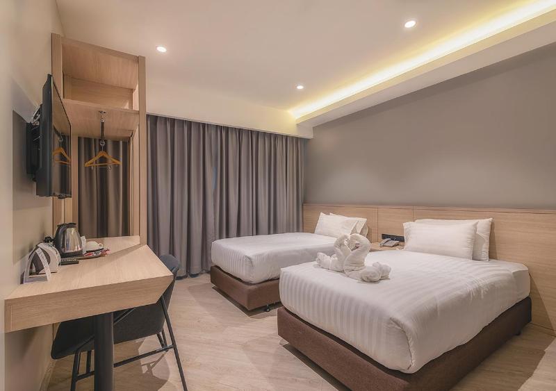 The Rich Hotel - Genel
