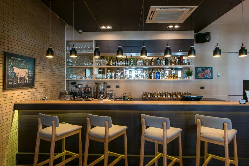 Nadee 10 Resort Hotel - Bar