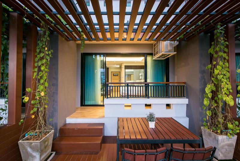Nadee 10 Resort Hotel - Teras
