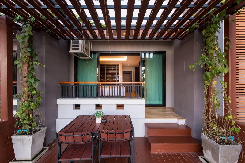 Nadee 10 Resort Hotel - Teras