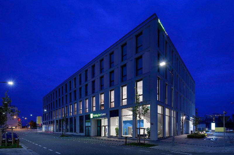 Holiday Inn Express Regensburg - Genel