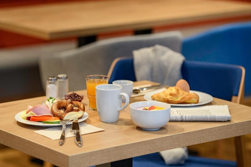 Holiday Inn Express Regensburg - Restoran