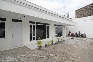 Formerly Reddoorz Near Terminal Tirtonadi otel fotoğrafı