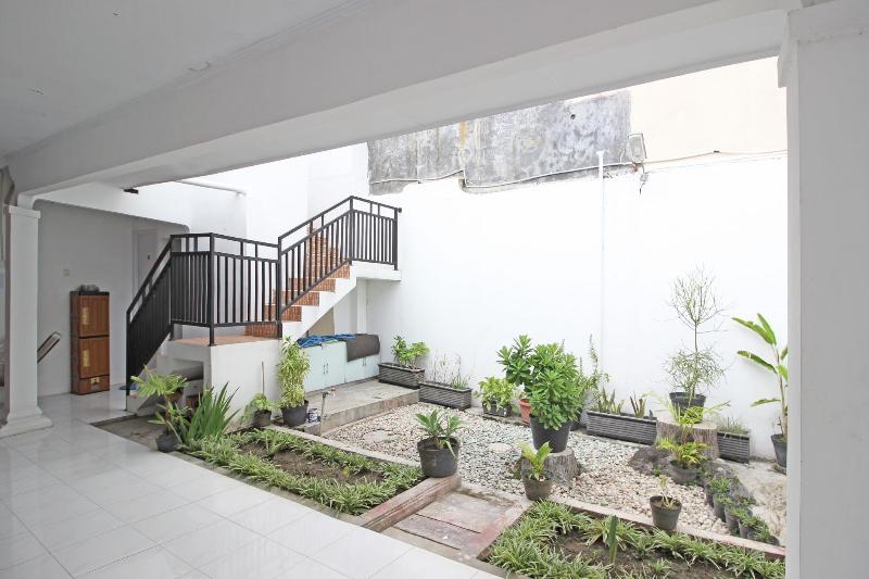 Formerly Reddoorz Near Terminal Tirtonadi - Genel