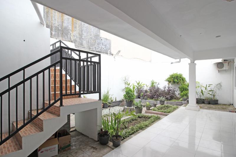 Formerly Reddoorz Near Terminal Tirtonadi - Genel