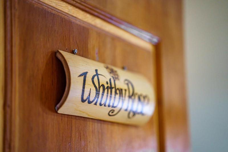 Whiterose Guesthouse by ZUZU - Genel