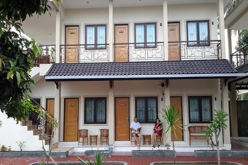 Whiterose Guesthouse by ZUZU - Genel