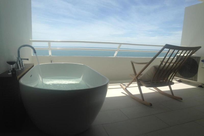 Yambay Hua Hin Beachfront - Oda