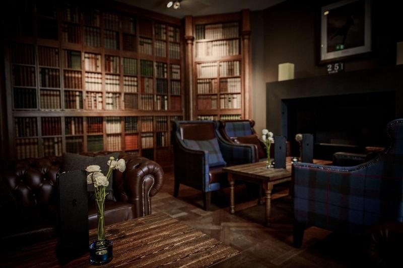 Raeburn House - Bar