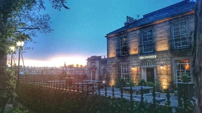 Raeburn House - Genel