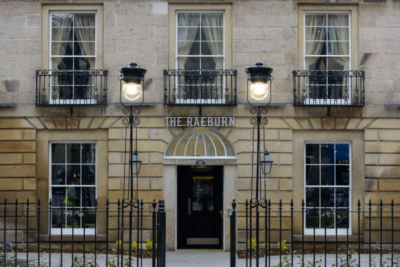 Raeburn House - Genel
