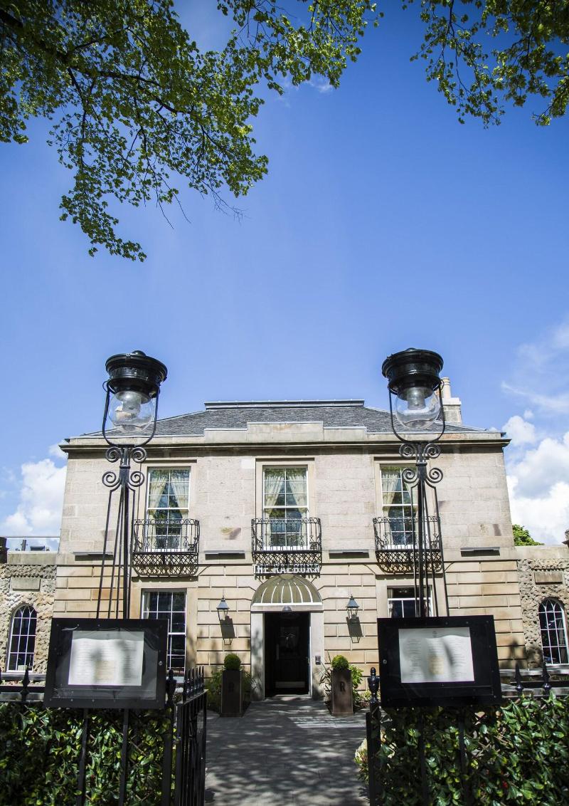 Raeburn House - Genel