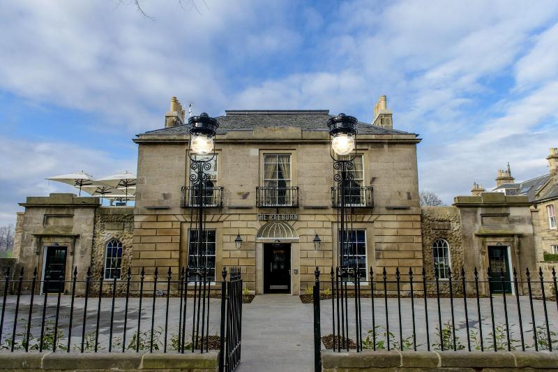Raeburn House - Genel