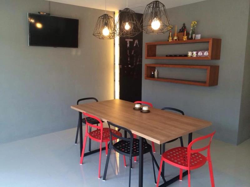 Fondness Hotel - Lobi