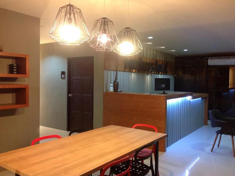 Fondness Hotel - Lobi
