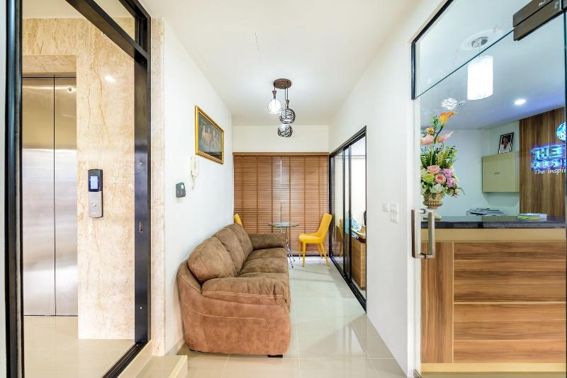 The Topaz Residence - Lobi