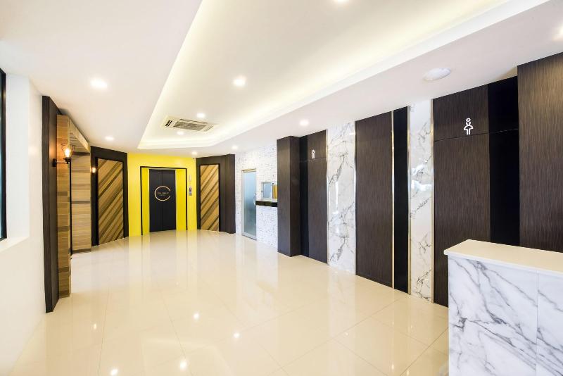 The Circle Hotel - Lobi