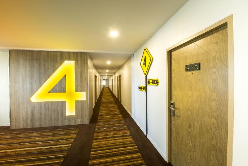 The Circle Hotel - Lobi