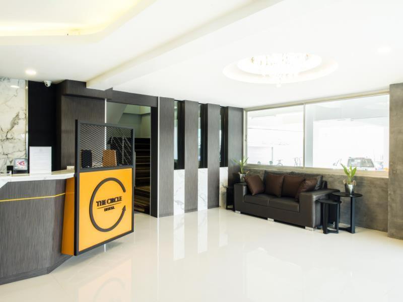 The Circle Hotel - Lobi