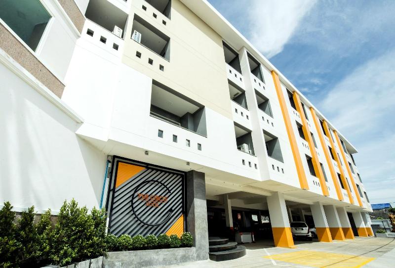 The Circle Hotel - Genel